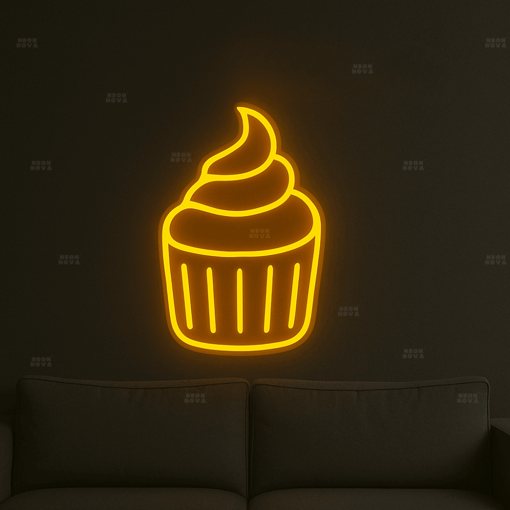 LED Neonschild "Cupcake" in Goldgelb an dunkler Wand montiert