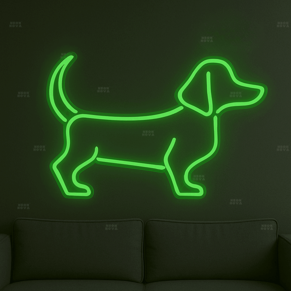 LED Neonschild "Dackel" in Grün an dunkler Wand montiert