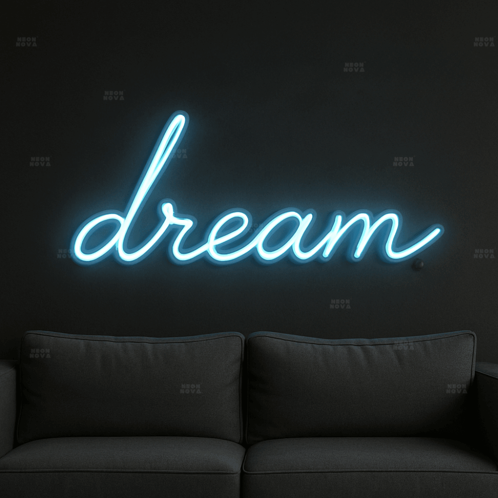 LED Neonschild "dream" in Hellblau an dunkler Wand montiert
