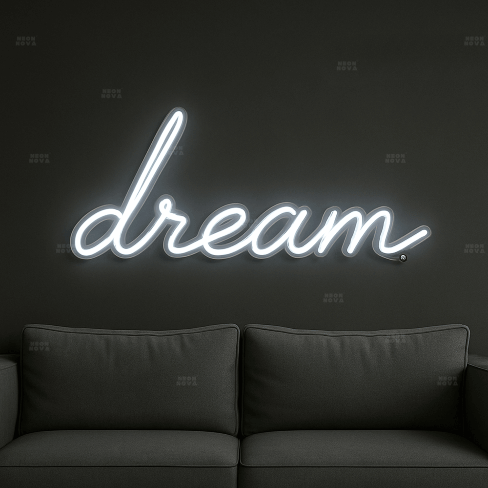 LED Neonschild "dream" in Kaltweiß an dunkler Wand montiert