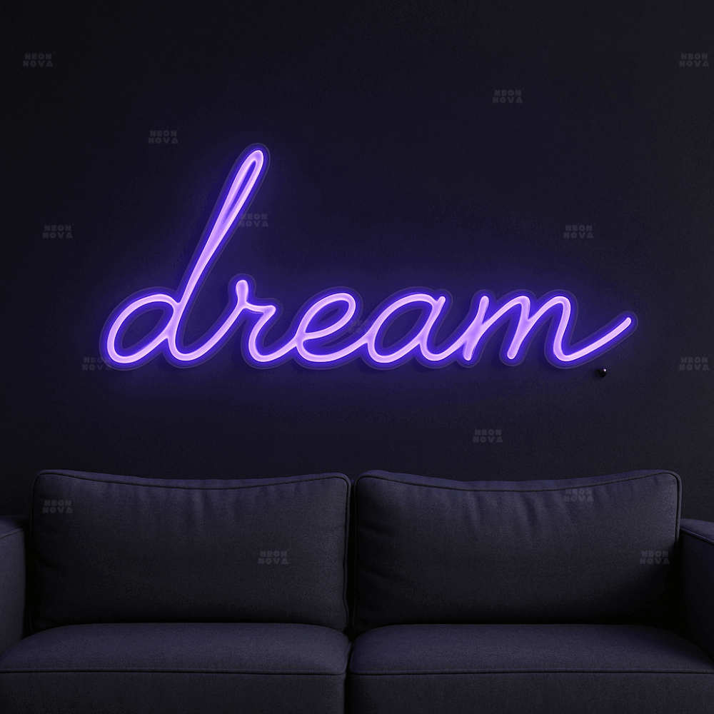 LED Neonschild "dream" in Lila an dunkler Wand montiert