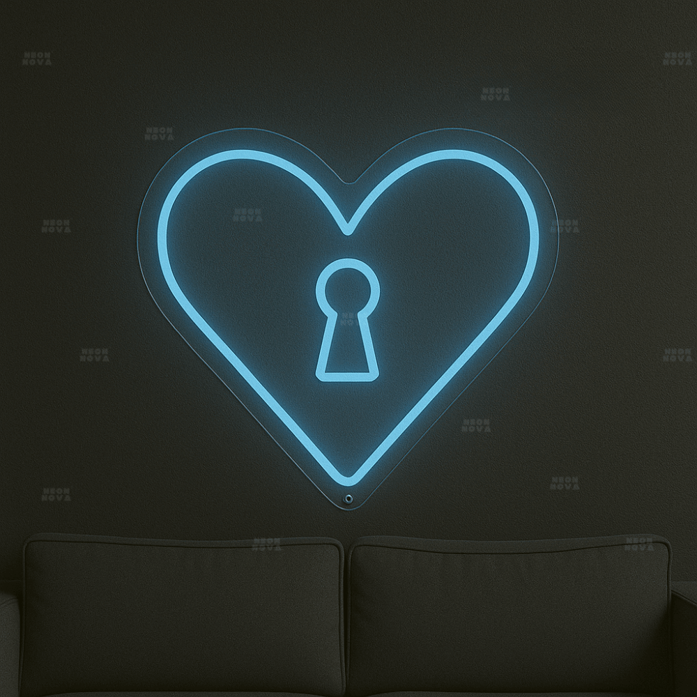 LED Neonschild "Herzschloss" in Hellblau an dunkler Wand montiert