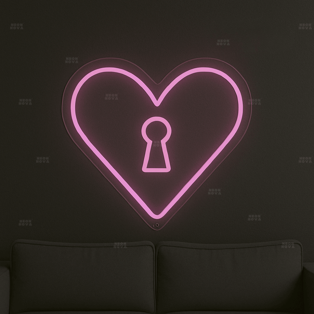 LED Neonschild "Herzschloss" in Pink an dunkler Wand montiert