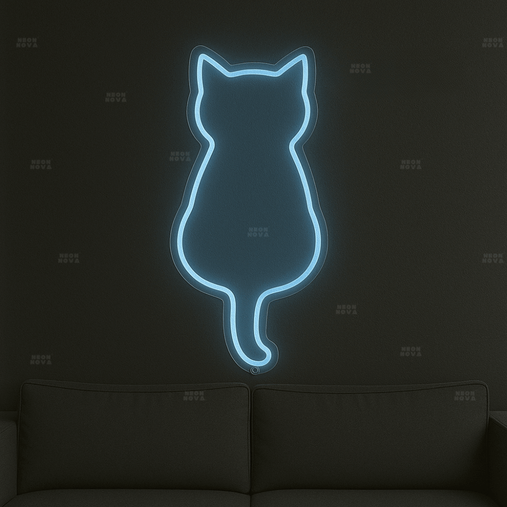 LED Neonschild "Katze" in Hellblau an dunkler Wand montiert