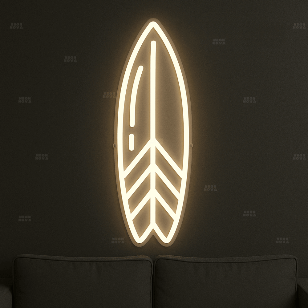 LED Neonschild "Surfboard" in Warmweisß an Wand montiert
