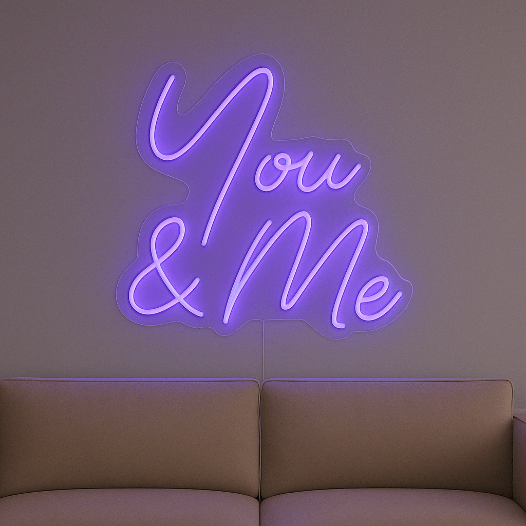 LED Neonschild "You & Me" in Lila an Wand montiert