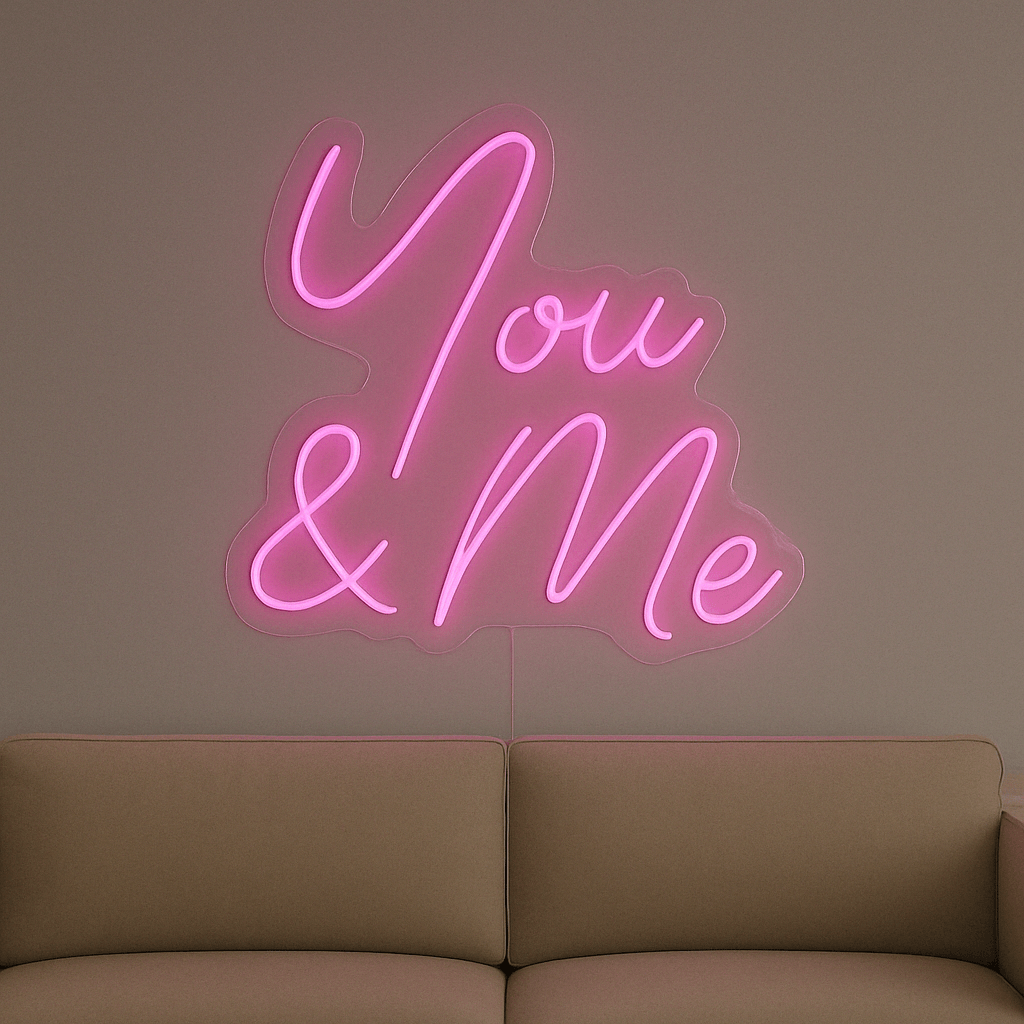 LED Neonschild "You & Me" in Pink an Wand montiert
