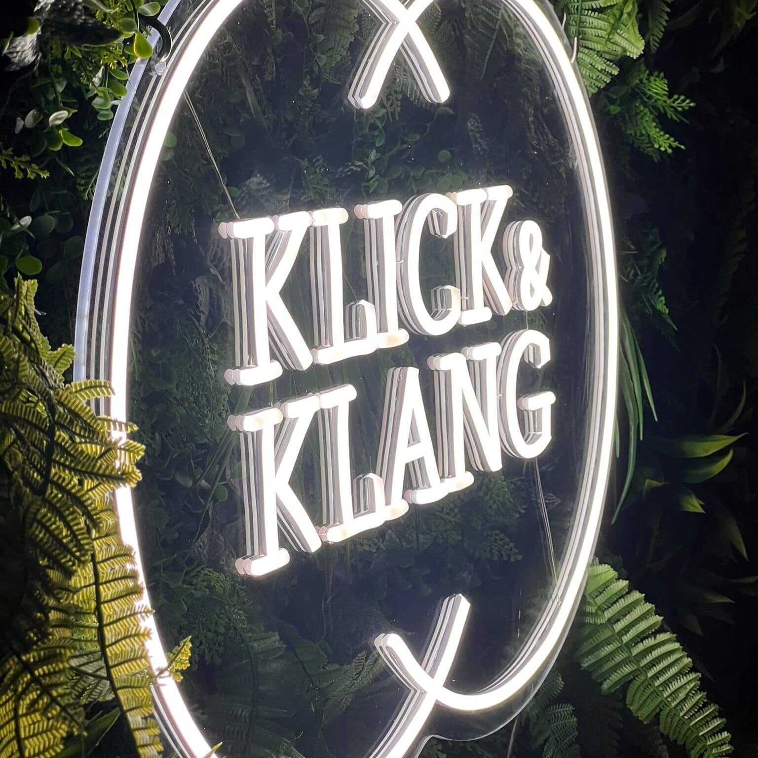 Neon Schild Firmenlogo Blumenand