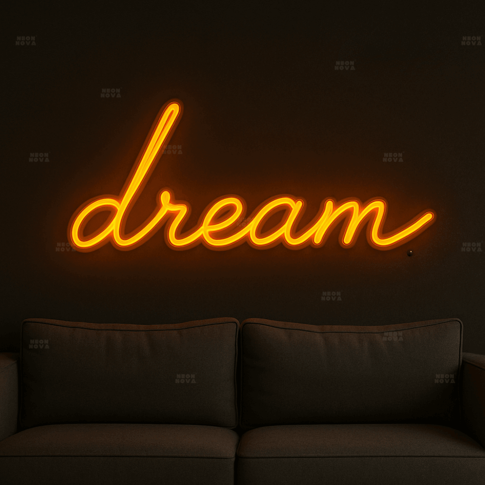 LED Neonschild "dream" in Orange an dunkler Wand montiert